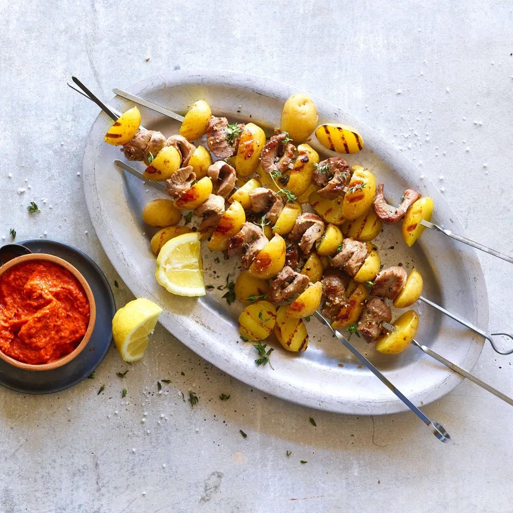 Spiedini d'agnello con ajvar
