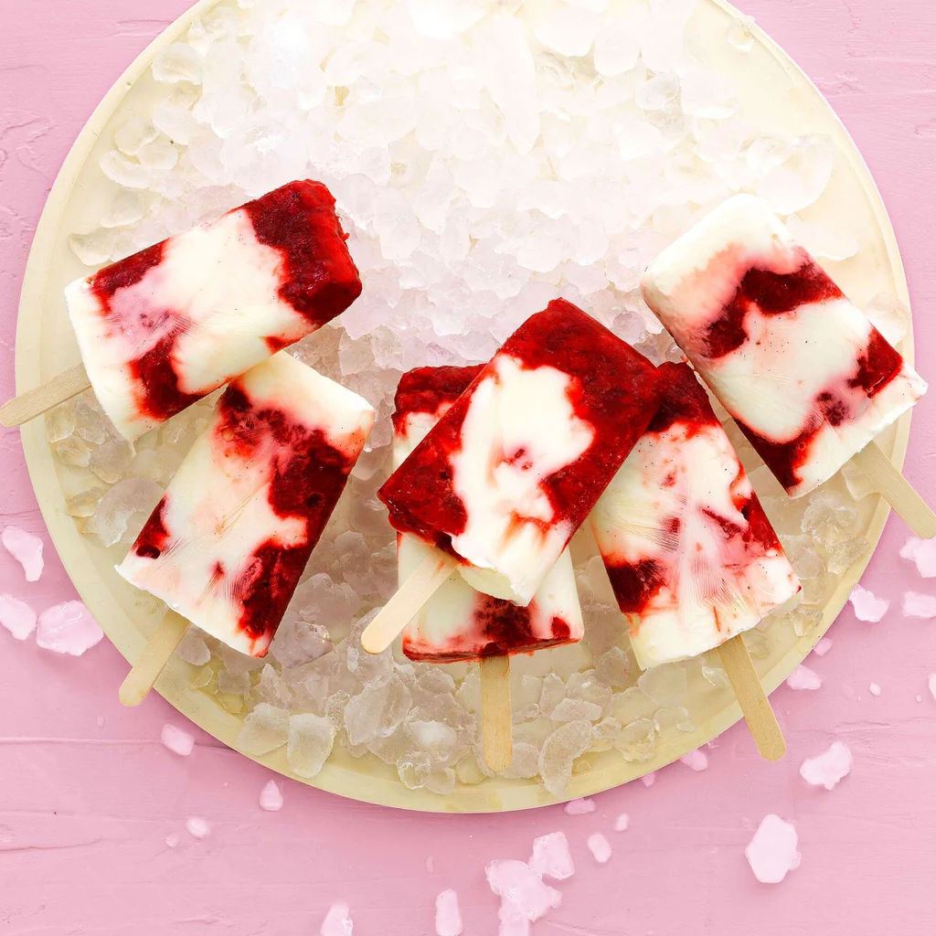 Erdbeer-Rhabarber-Popsicles