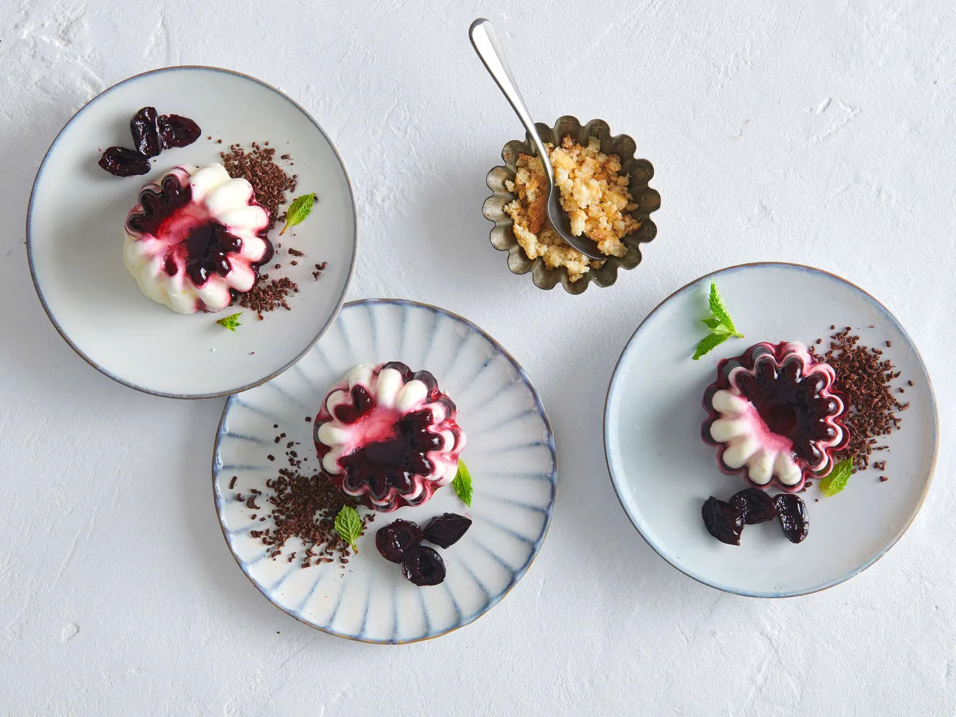 Kirschen-Semifreddo mit Schokolade