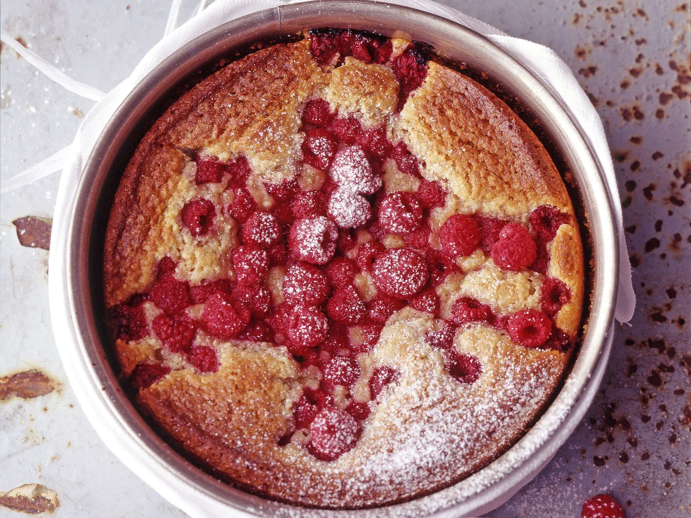 Mandelkuchen mit Beeren