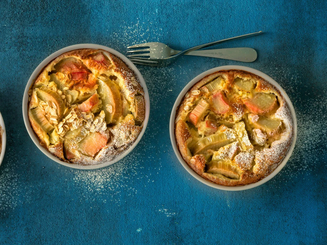 Rhabarber-Clafoutis mit Haferflocken