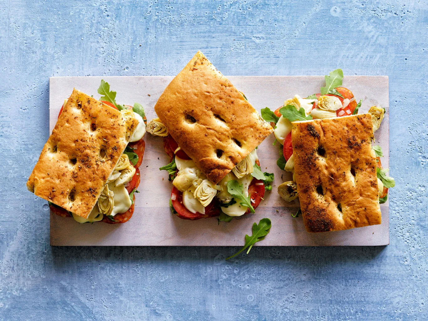Focaccia calda alla mozzarella