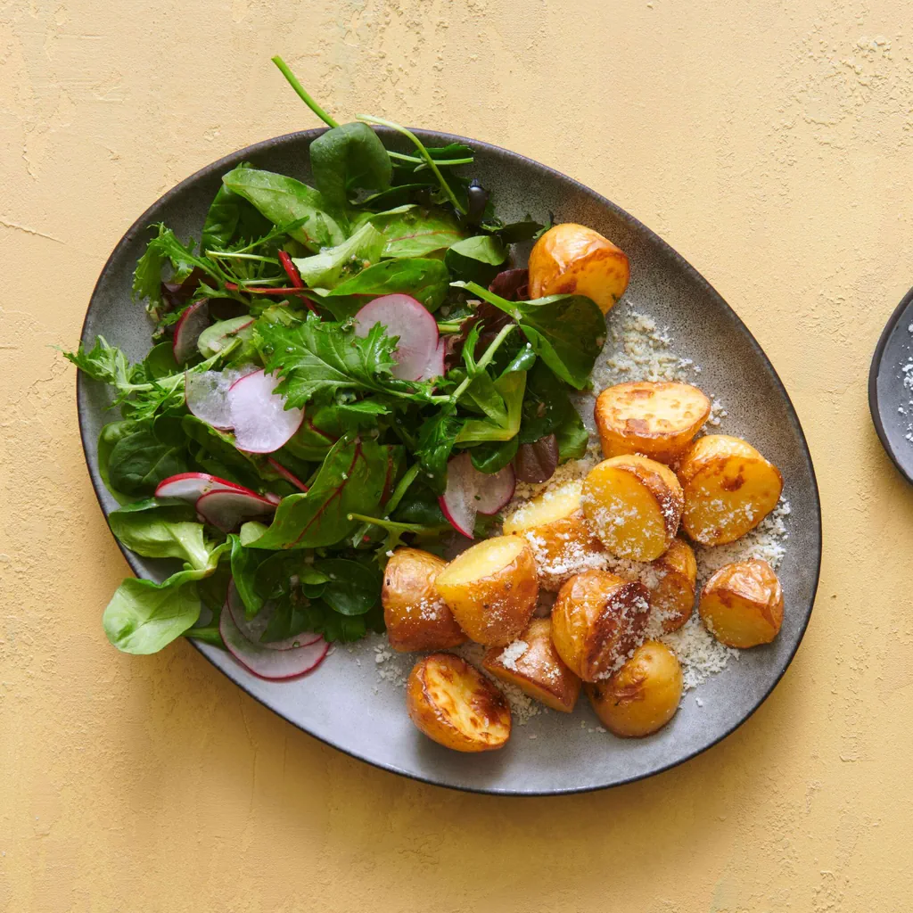 Pommes de terre au schabziger avec salade