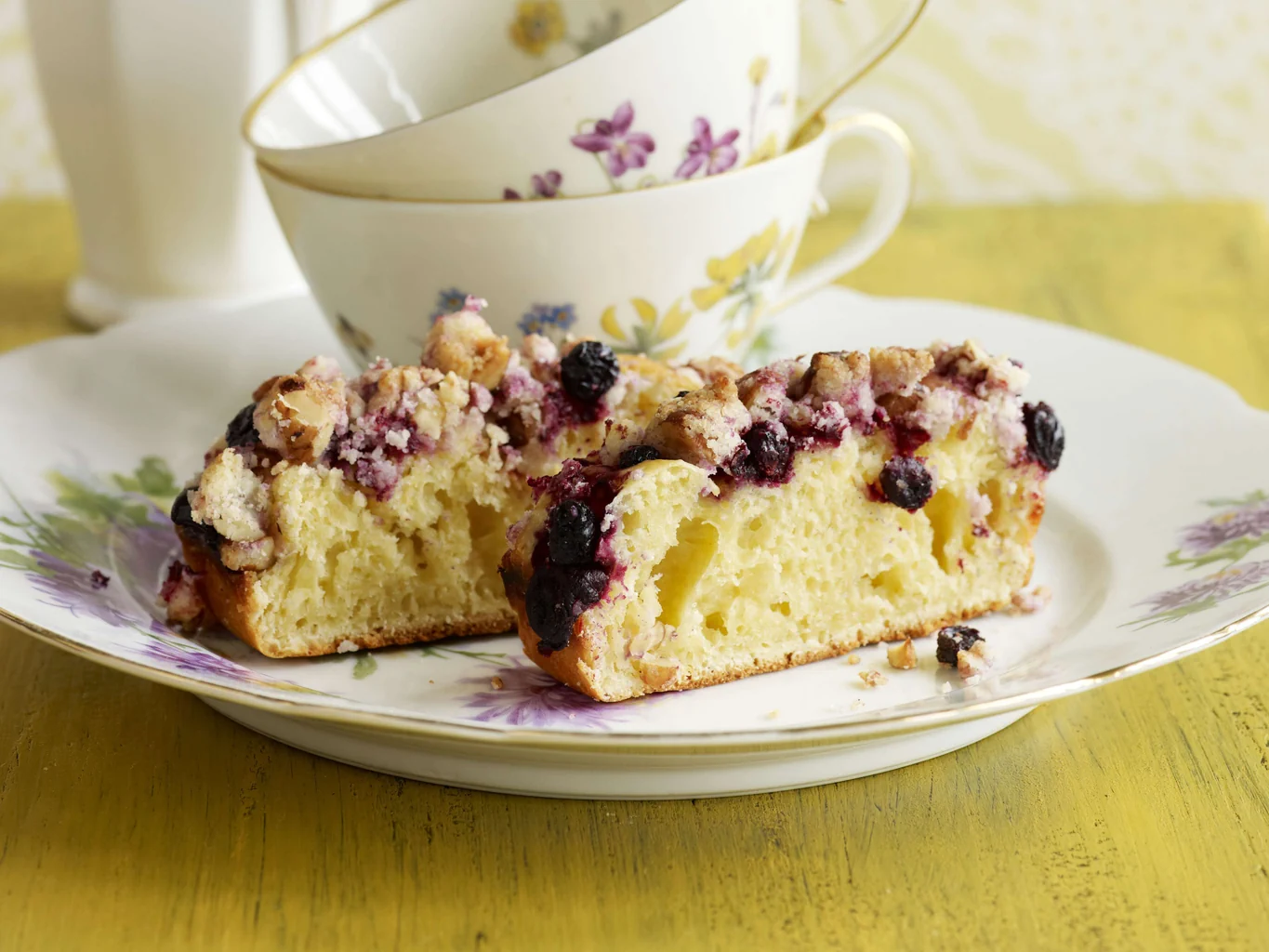Crumble cake ai ribes