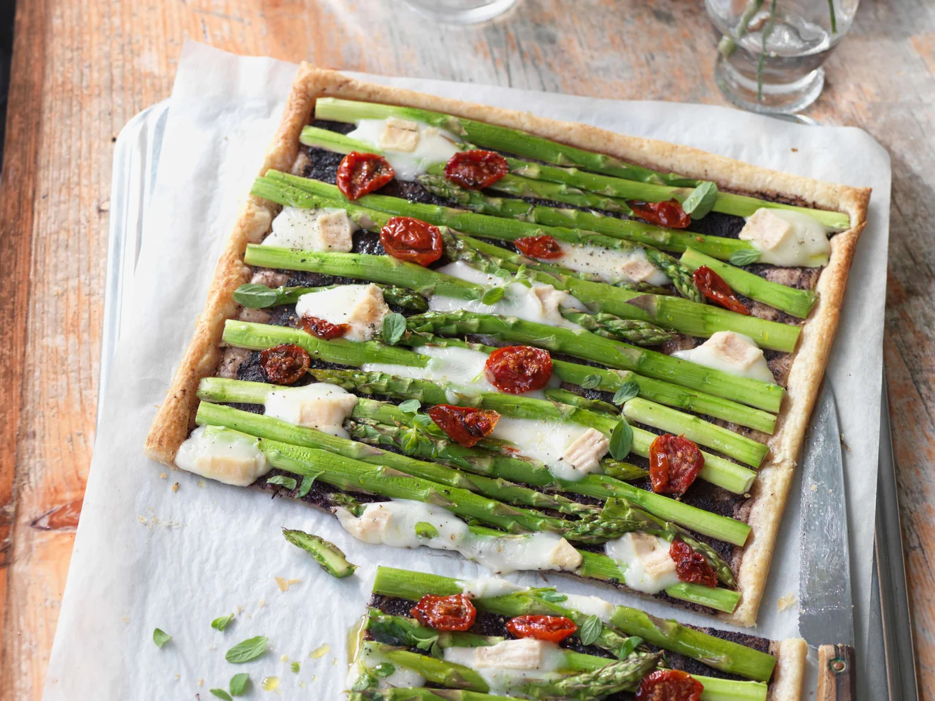 Torta di asparagi e pomodori