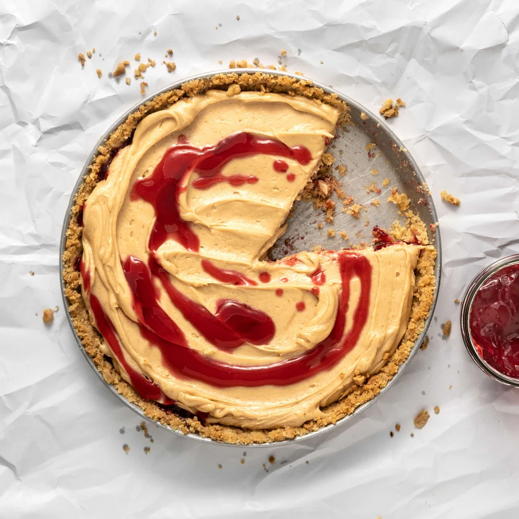 Tarte au beurre de cacahouètes et gelée de framboises