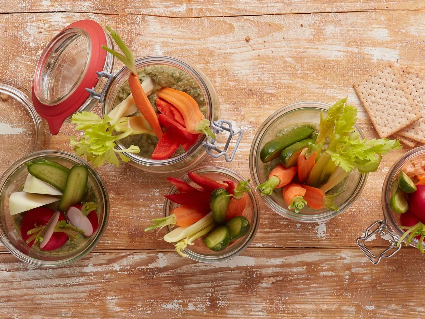 Tomaten- und Bohnendip mit Gemüse