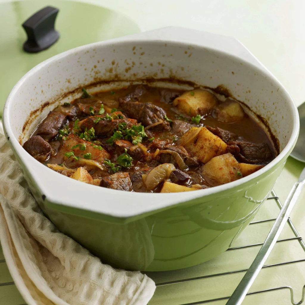Zwiebel-Paprika-Gulasch mit Kartoffeln