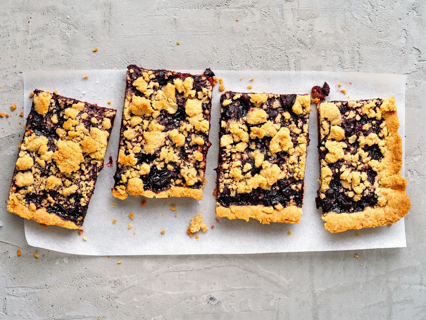 Gâteau aux cerises avec crumble