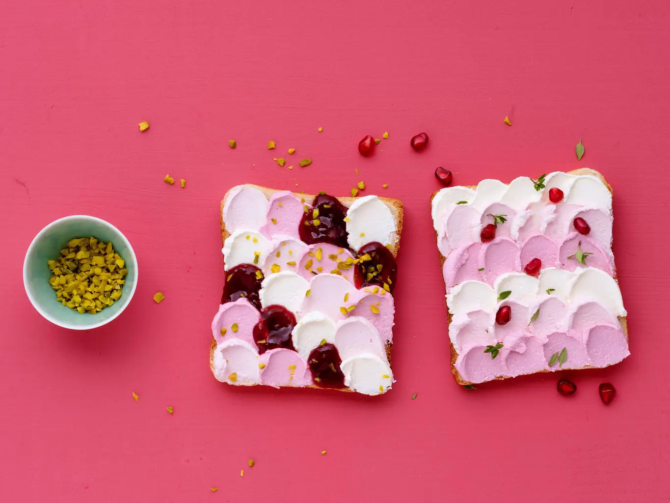 Rosa Frischkäse-Toast