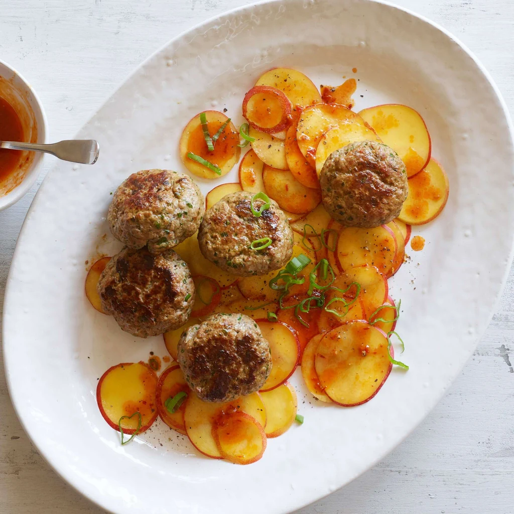 Polpette di carne su carpaccio di nettarine