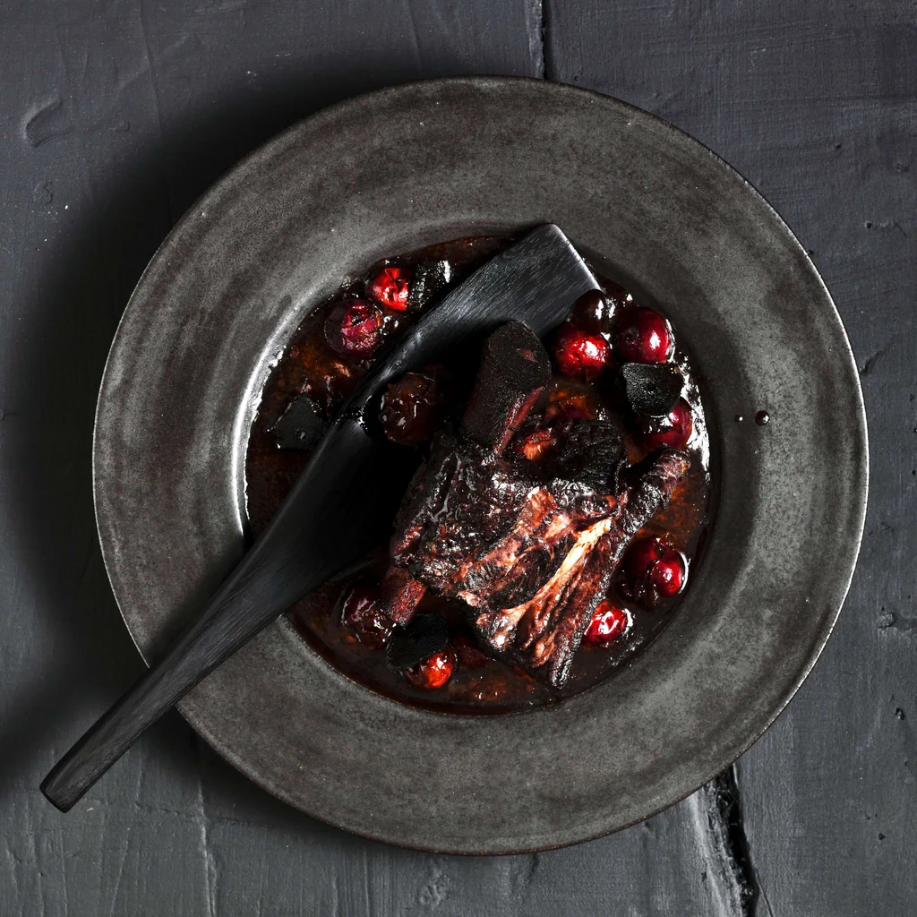 Geschmorte Short Ribs mit Trauben