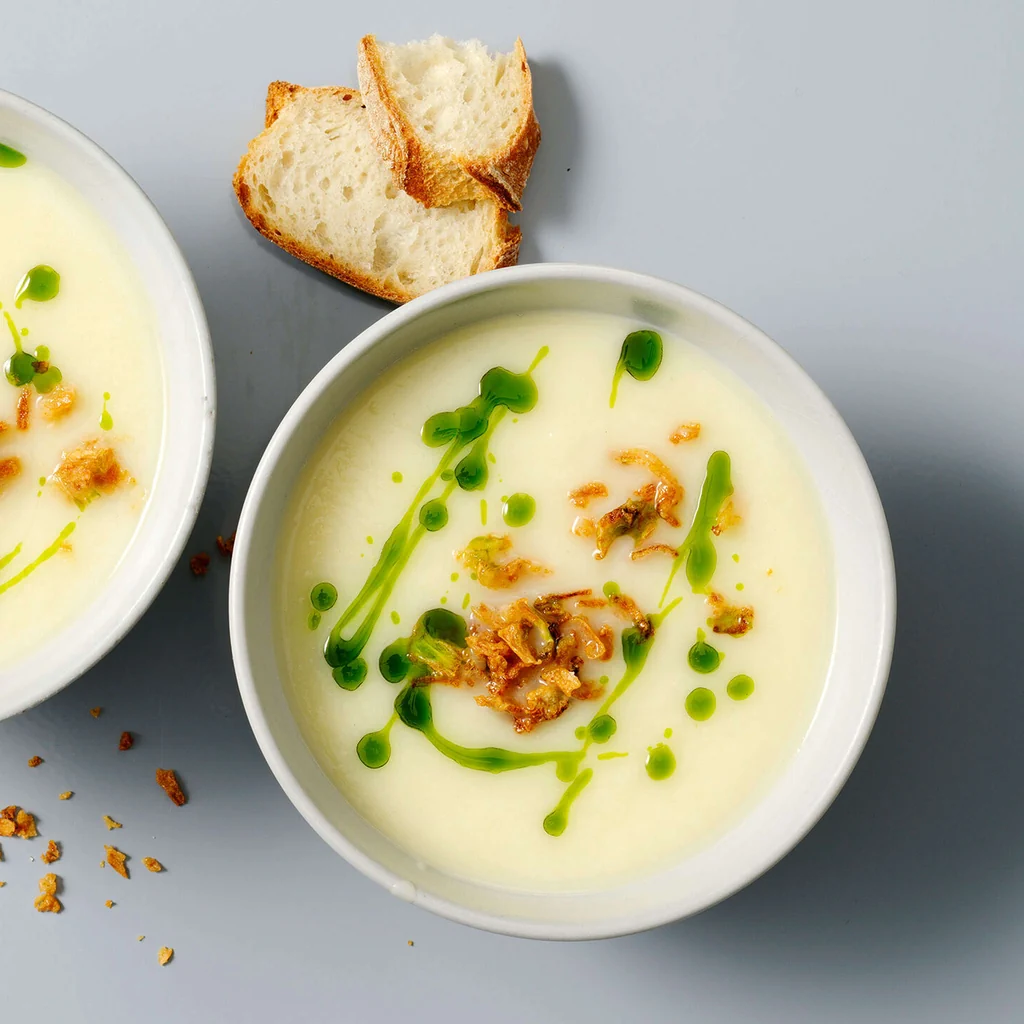 Selleriesuppe mit Kräuteröl