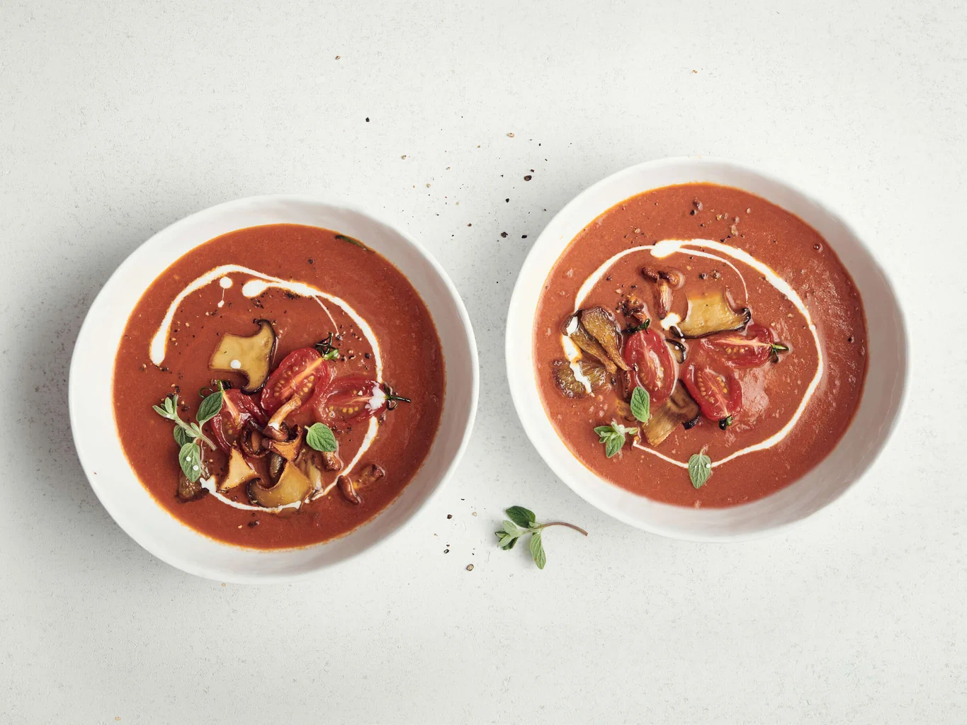 Tomatensuppe mit Pilzen