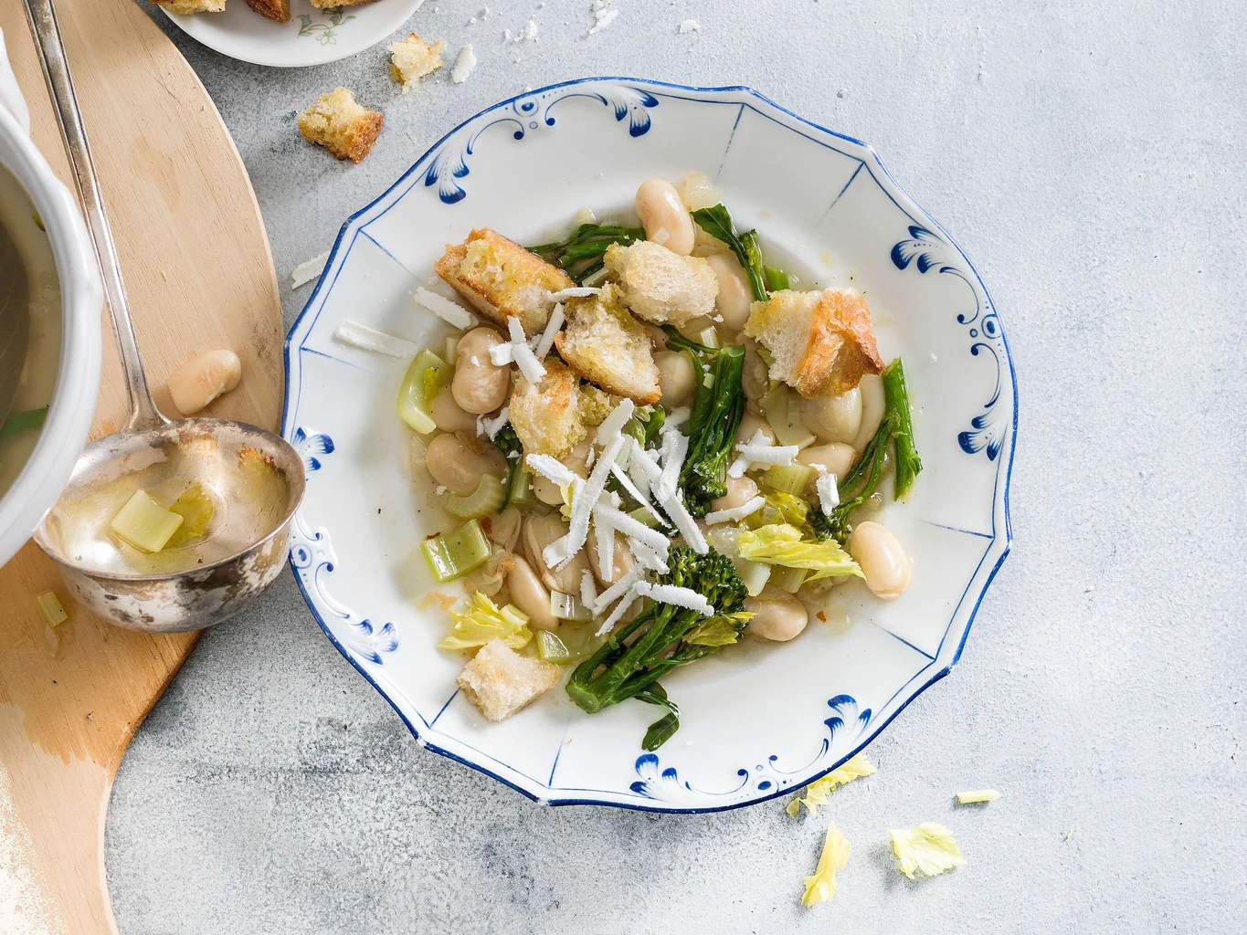 Bohnensuppe mit Ricotta salata
