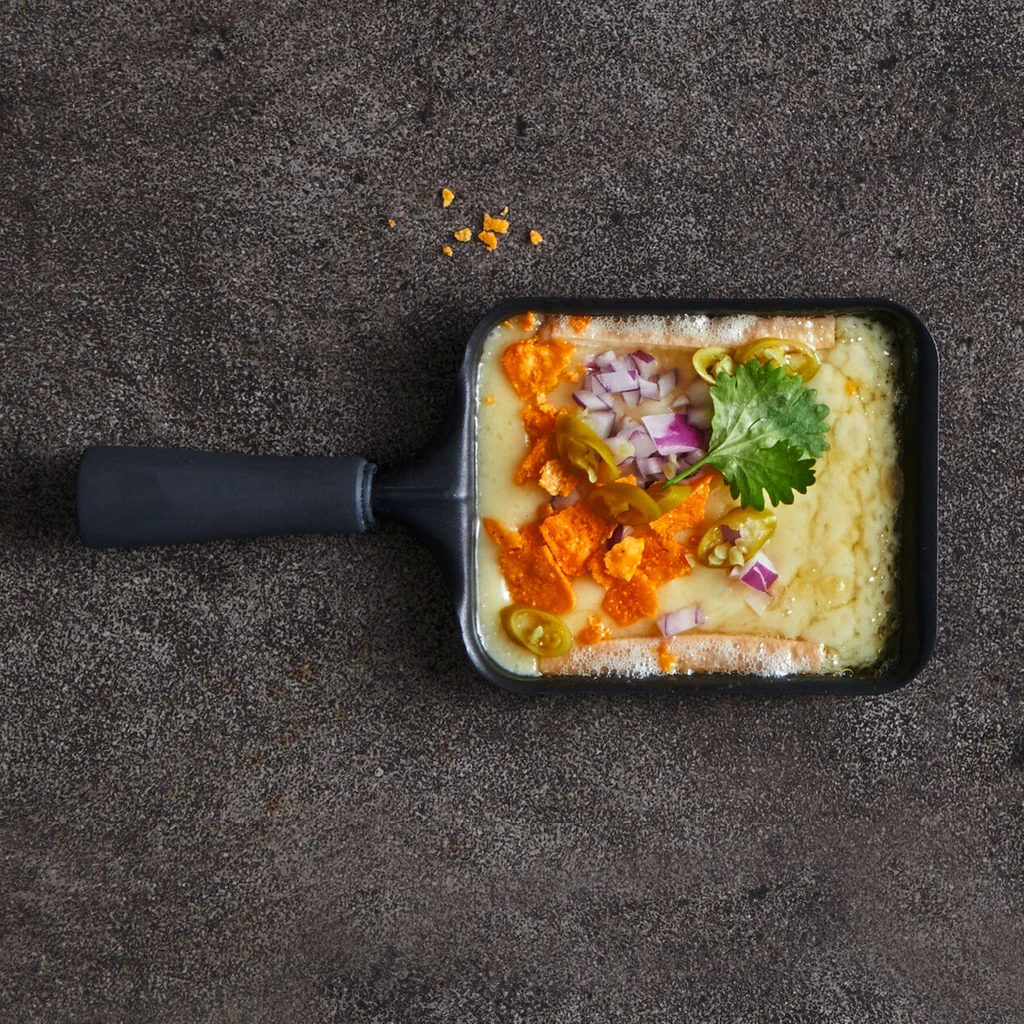 Raclette con topping di nachos