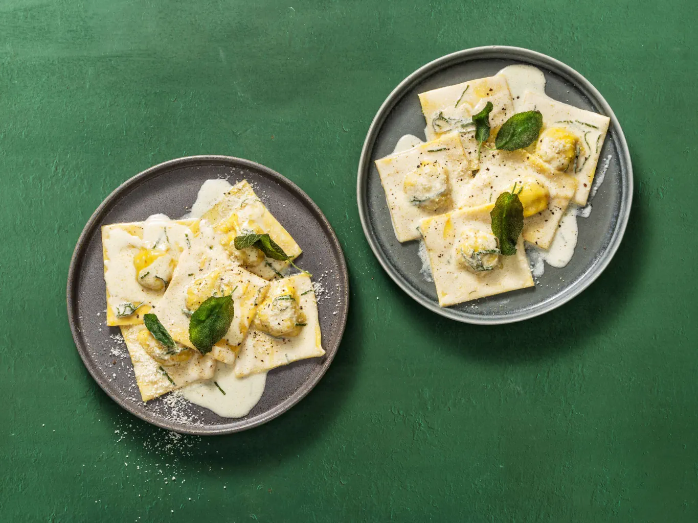 Ravioli au safran farcis aux bolets et beurre à la sauge