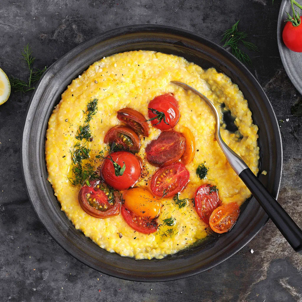 Polenta mit Tomaten und Dill-Pesto