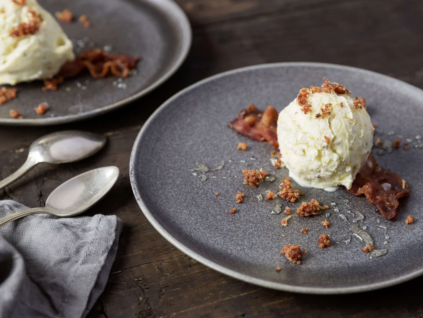 Speckstaub auf Honig-Senf-Glace