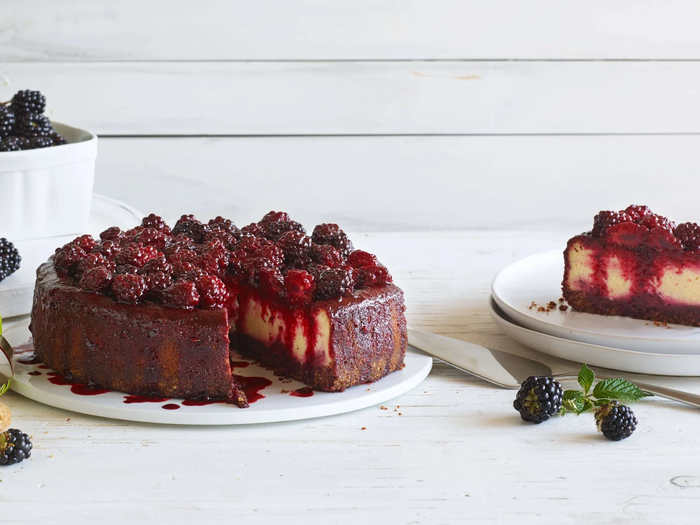 Cheesecake senza lattosio con topping alle more