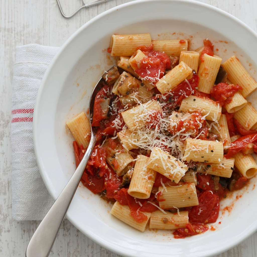 Pasta mit gebackener Tomatensauce