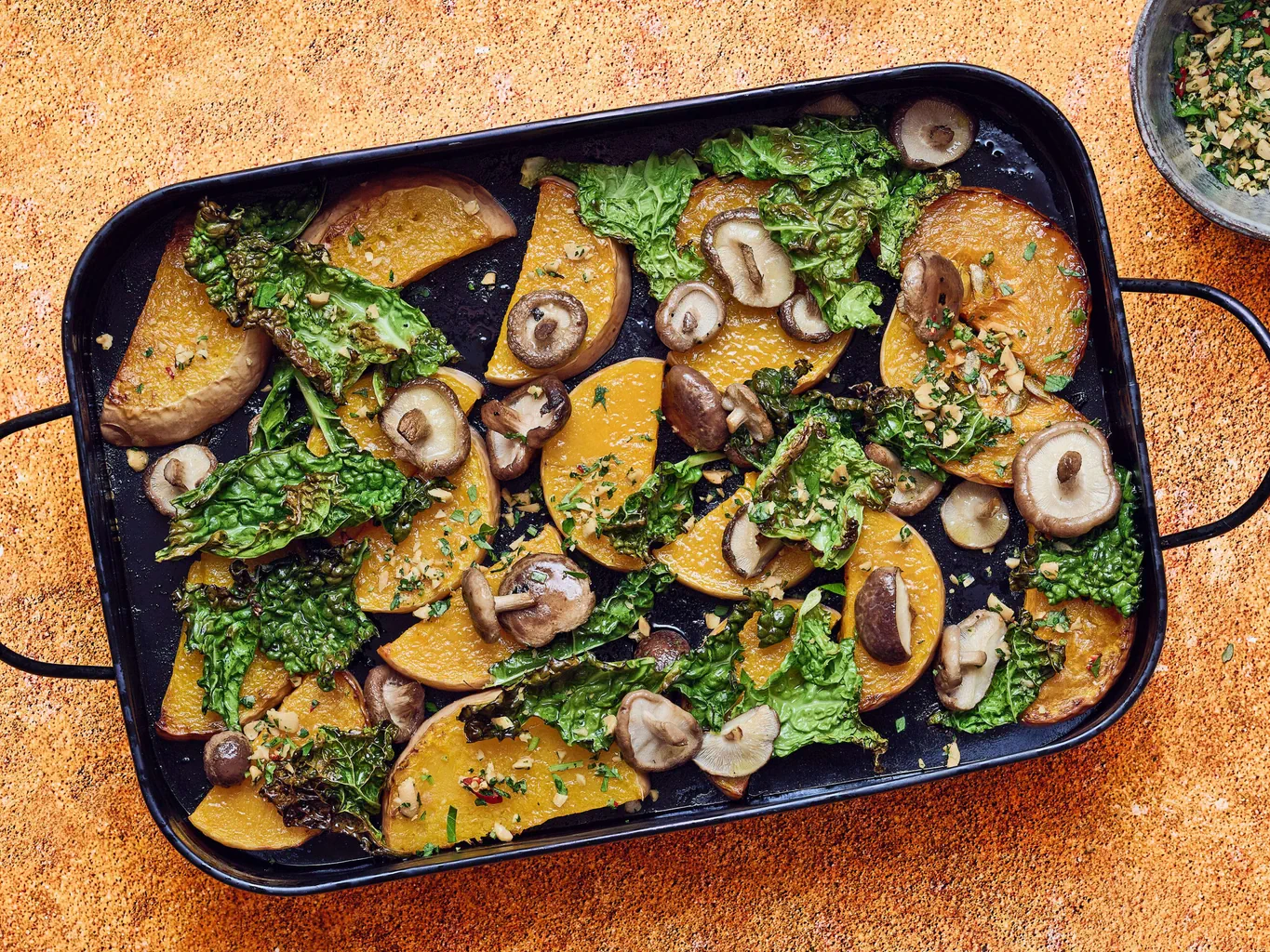 Courge au four avec chou frisé et shiitakés 