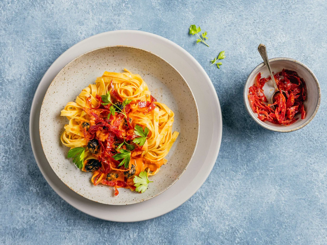 Tagliatelle mit Salami-Frischkäse-Sugo