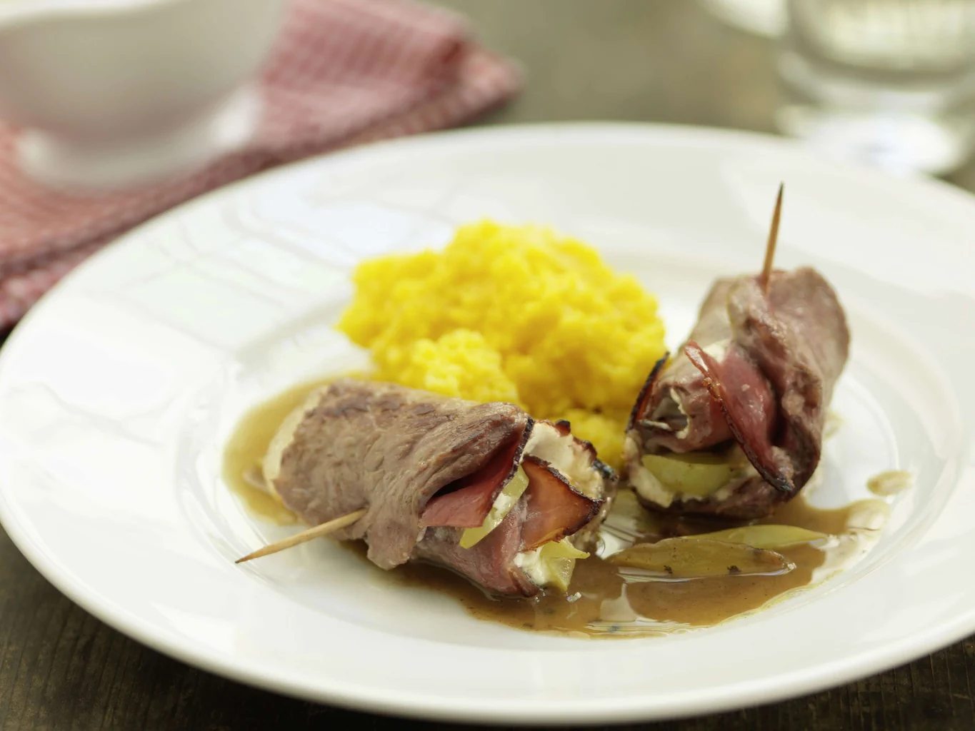 Wildschwein-Involtini an Grappasauce