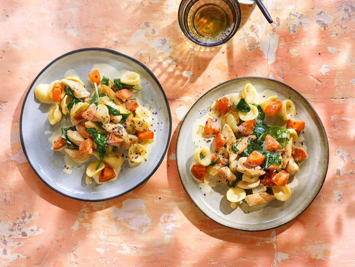 Pâtes avec poulet aux abricots