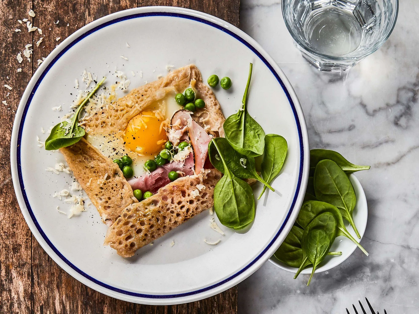 Crêpe aux épinards et aux petits pois