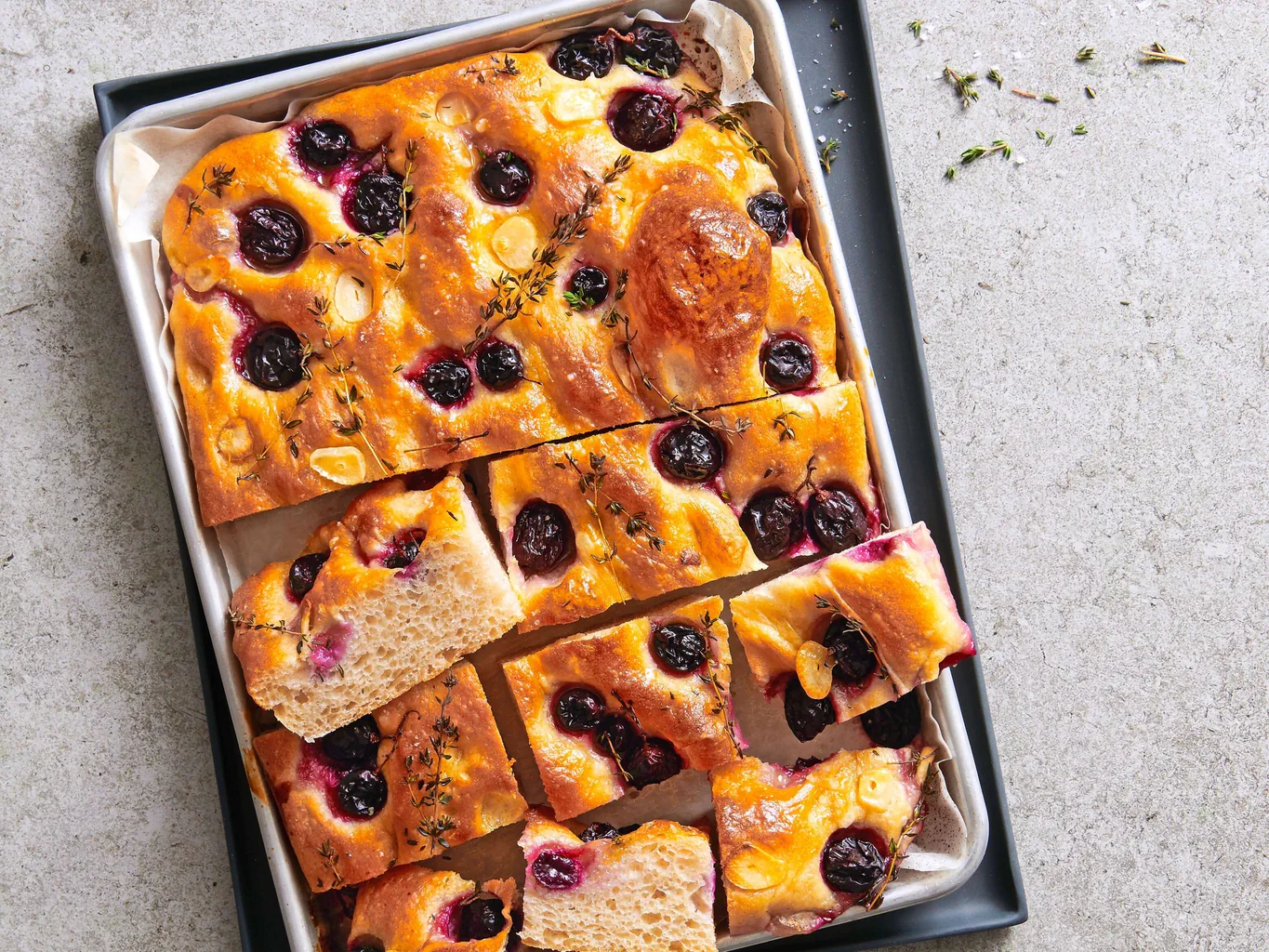 Focaccia aux raisins et à l'ail 