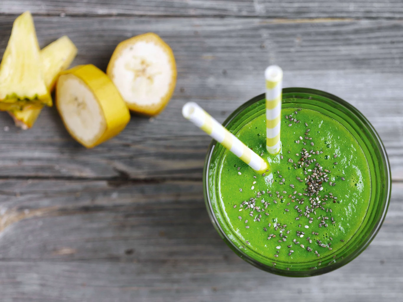 Smoothie vert à l'ananas