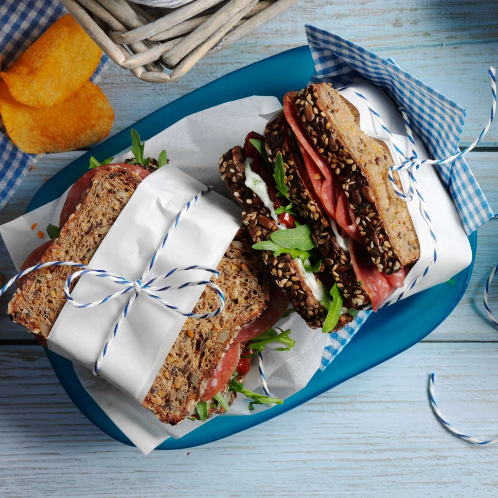 Sandwich au salami avec roquette