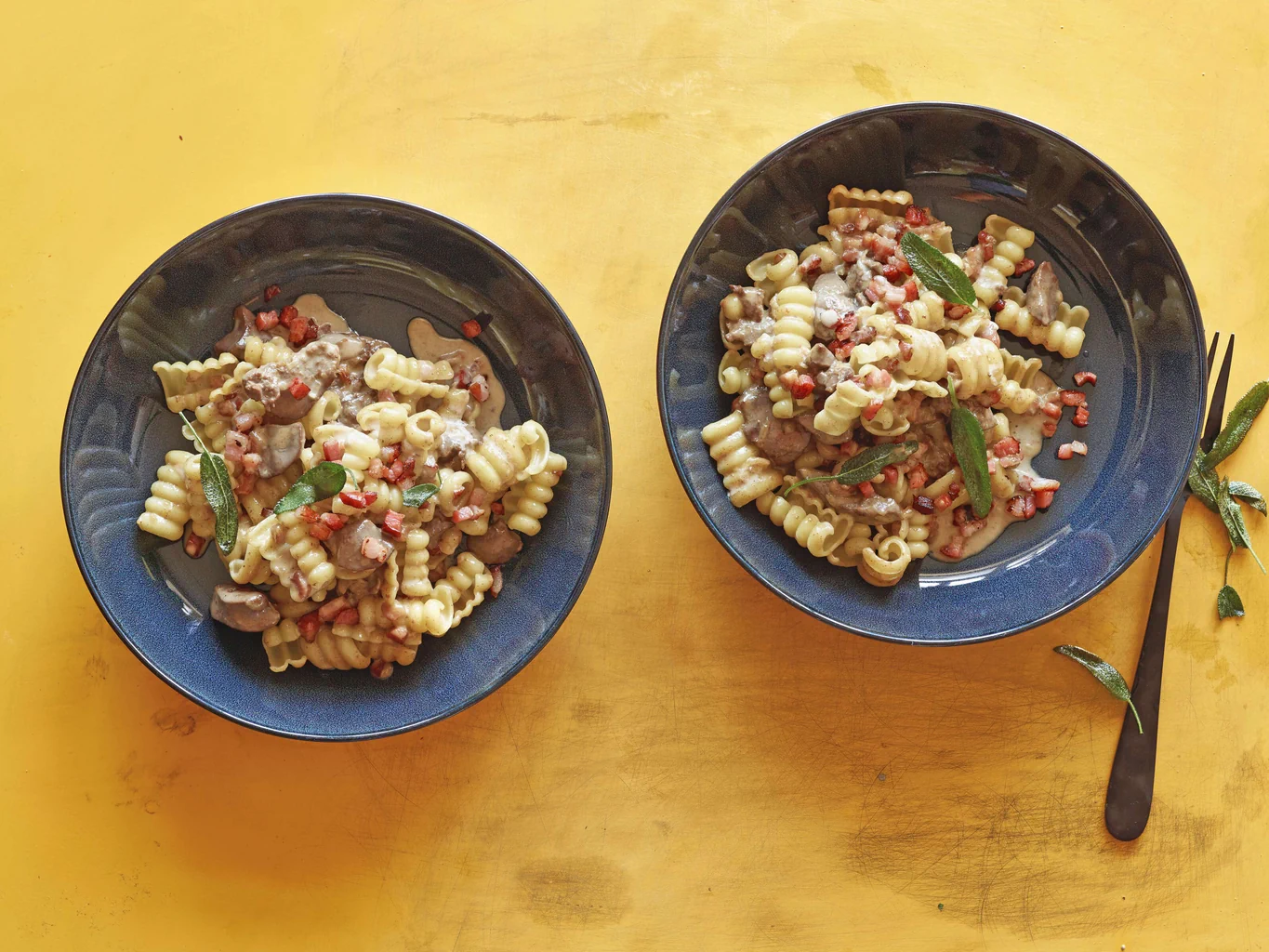 Pasta mit Cognac-Leber und Speck
