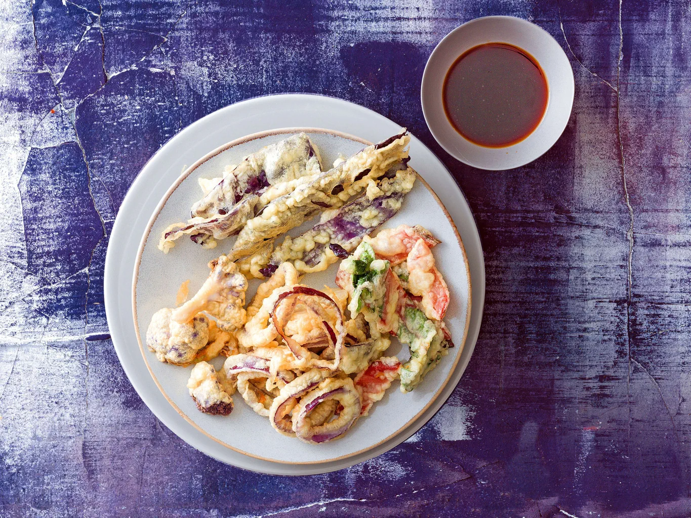 Violettes Gemüse-Tempura