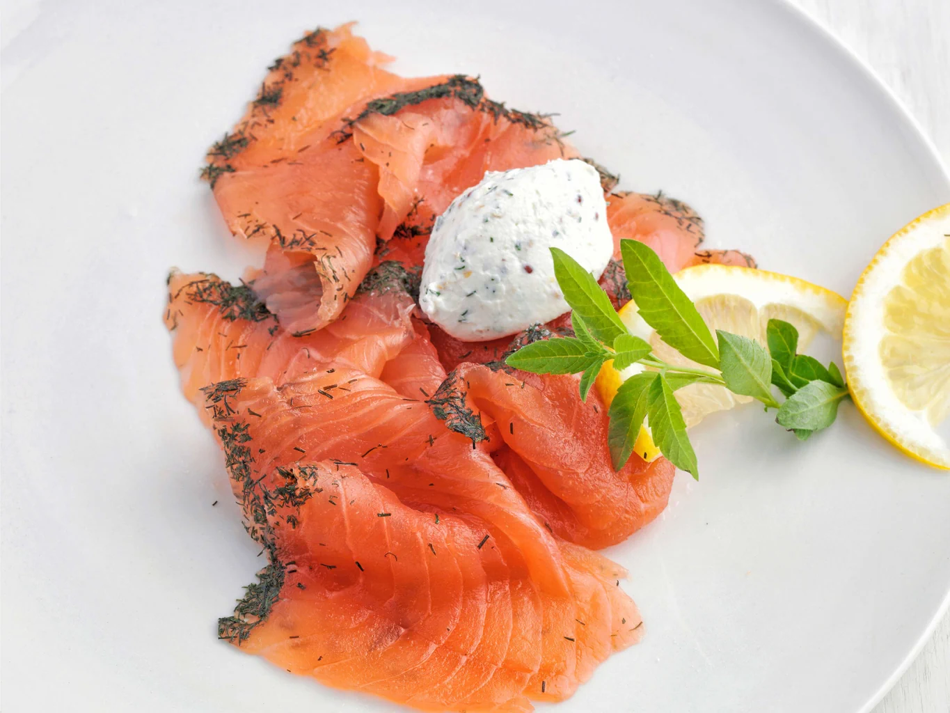 Graved Lachs mit Frischkäse-Senf-Mousse