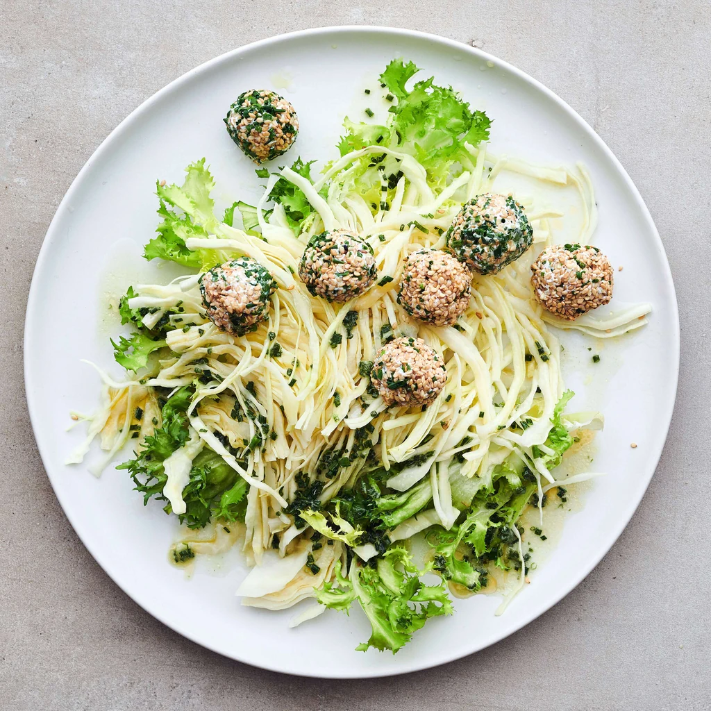 Weisskabissalat mit Ricottabällchen