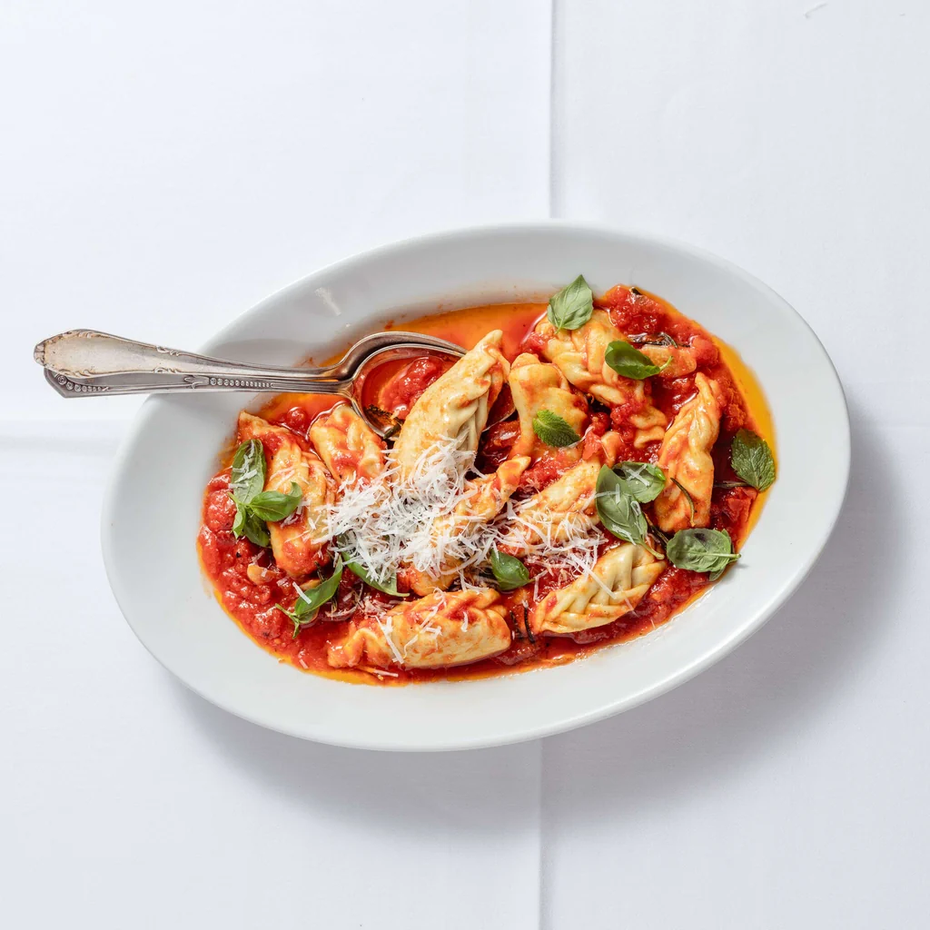 Culurgiones en sauce tomate