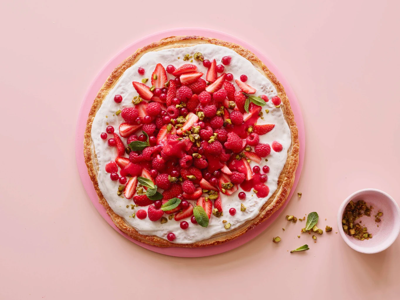 Beerentarte mit Pistazien