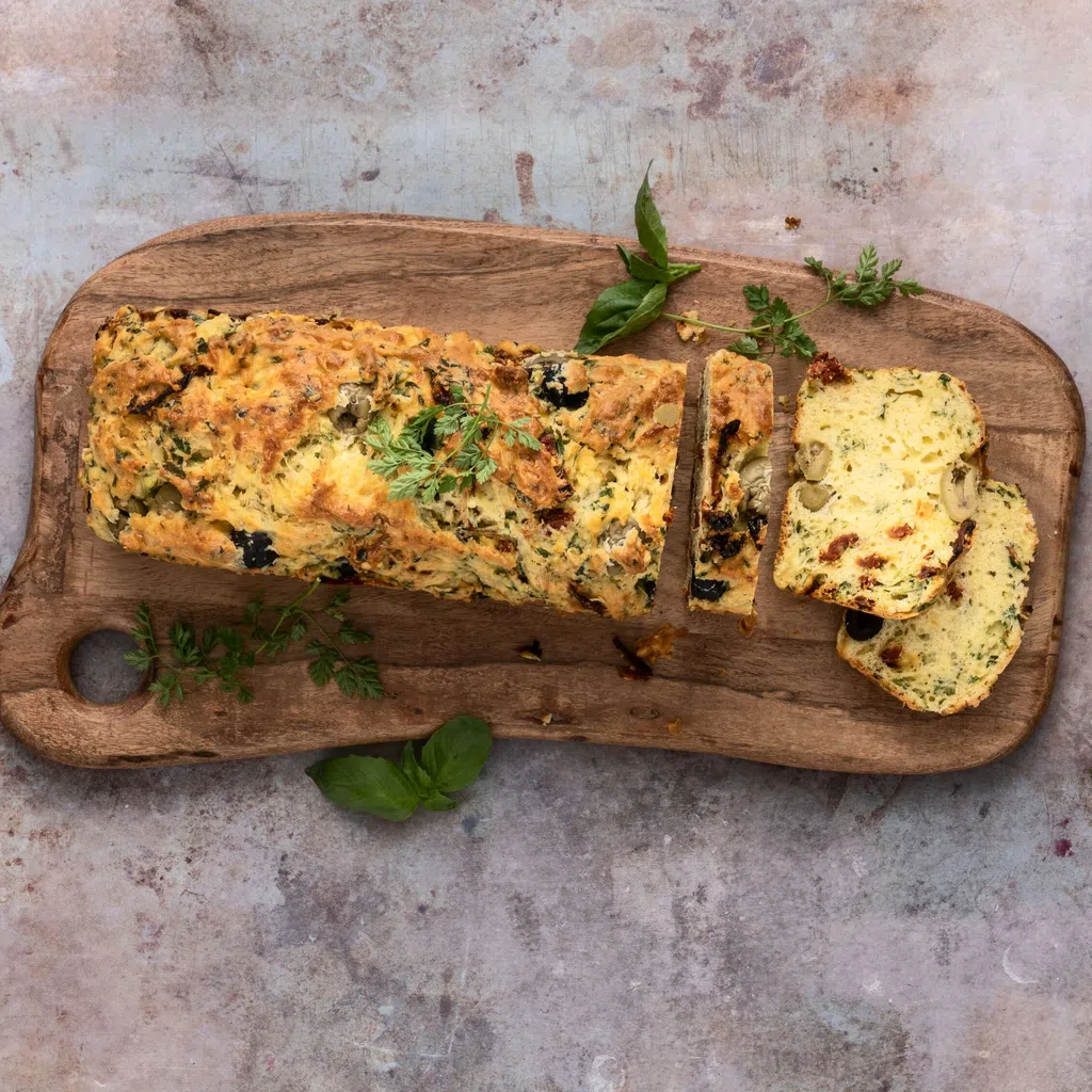 Apéro-Cake mit Oliven und Dörrtomaten