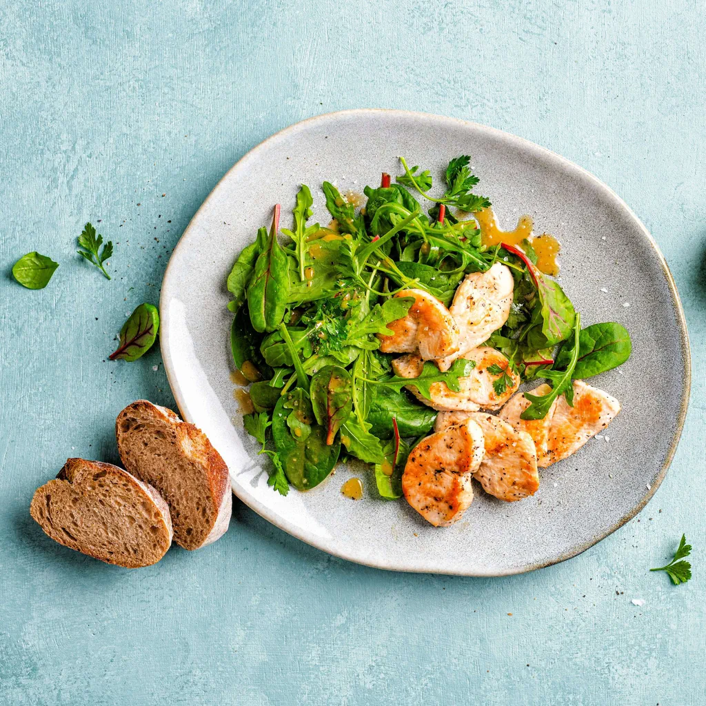 Pouletbrüstchen mit Jungblattsalat