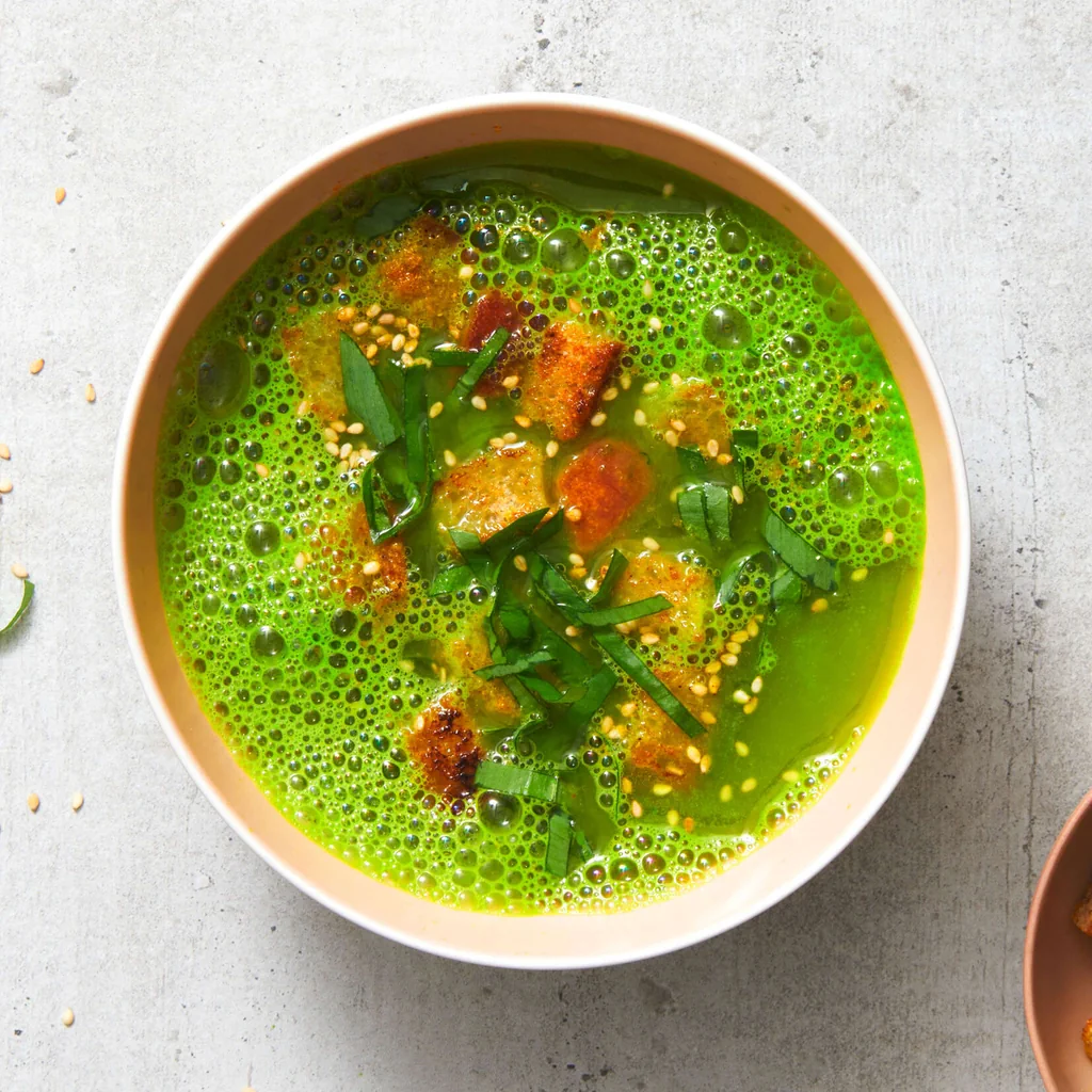 Bärlauchsuppe mit Sesam-Curry-Croûtons