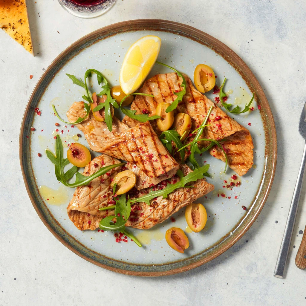 Paillard di vitello con olive all'aglio