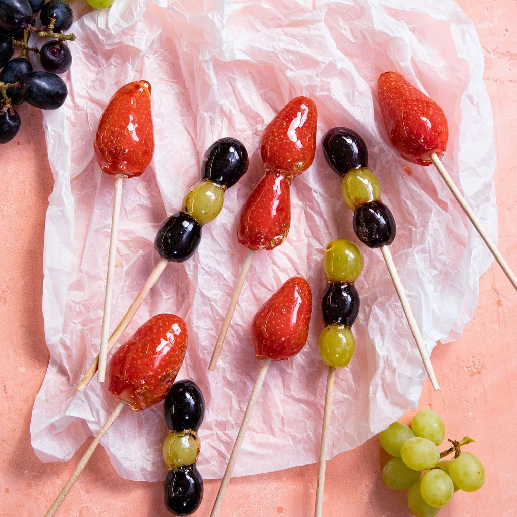 Brochettes de fruits caramélisées