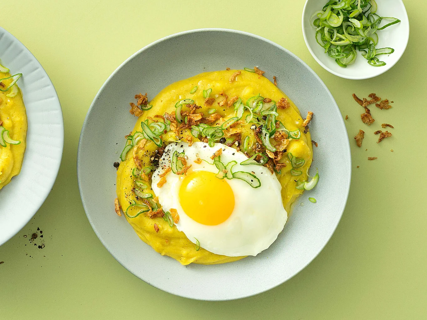 Purée de pommes de terre au curry avec œuf