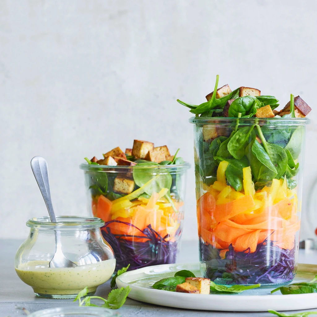 Insalata di tofu in vasetto