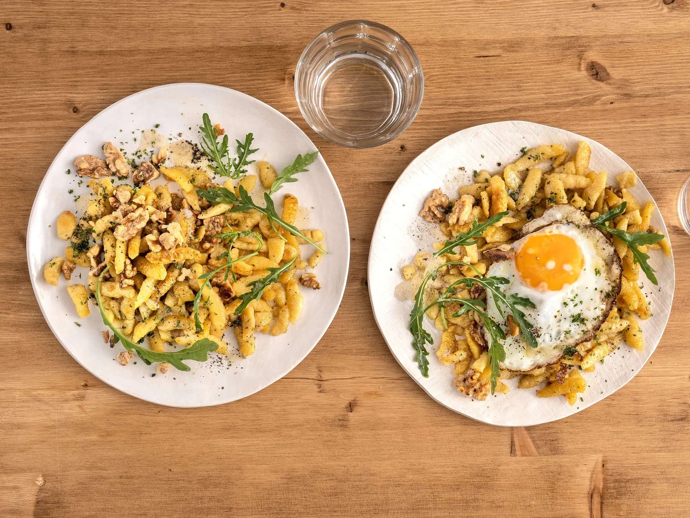 Spätzli avec œuf au plat et roquette