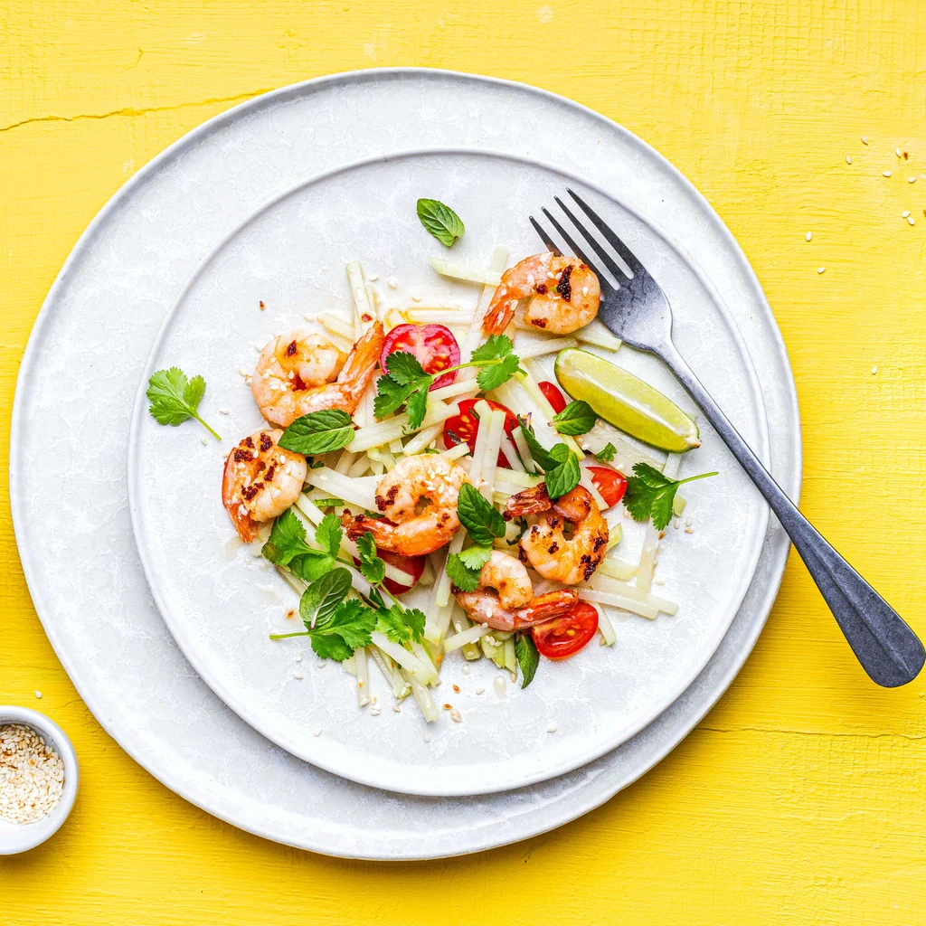 Insalata tailandese di cavolo rapa con gamberetti