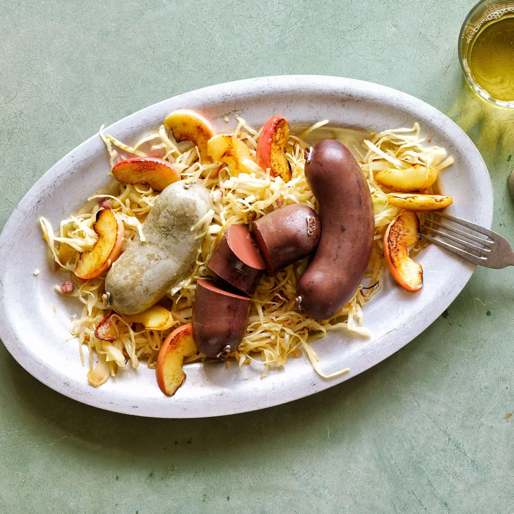 Blut- und Leberwurst mit Apfel-Kohl-Salat