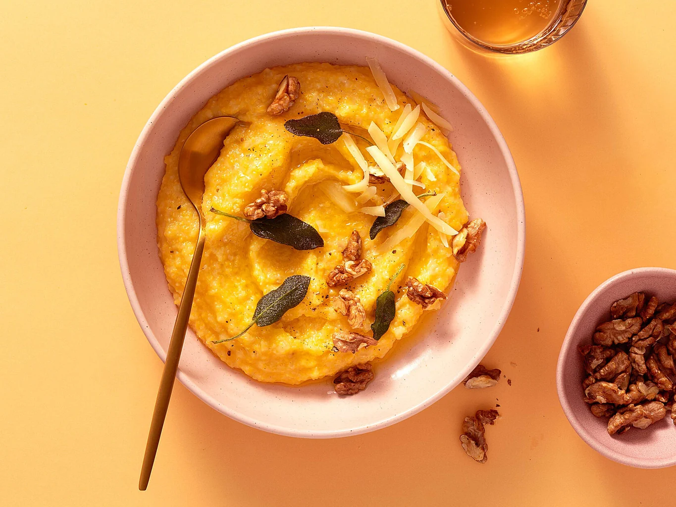 Polenta mit Baumnüssen